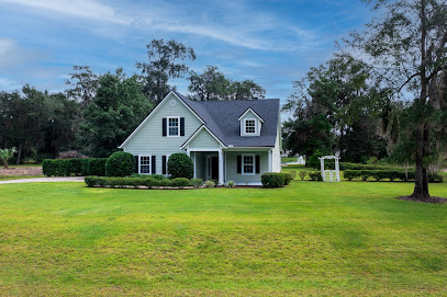 Well-maintained home with a lush green lawn and manicured landscaping